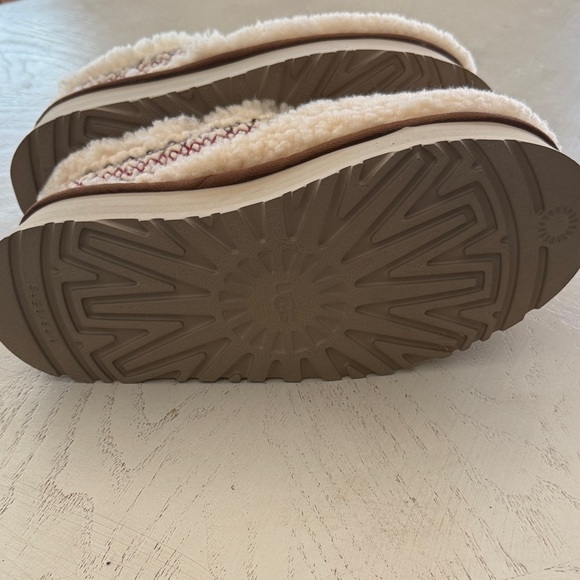 UGG Tazz Slipper Heritage Braid Cream size 6 like new $150 - Picture 6 of 7